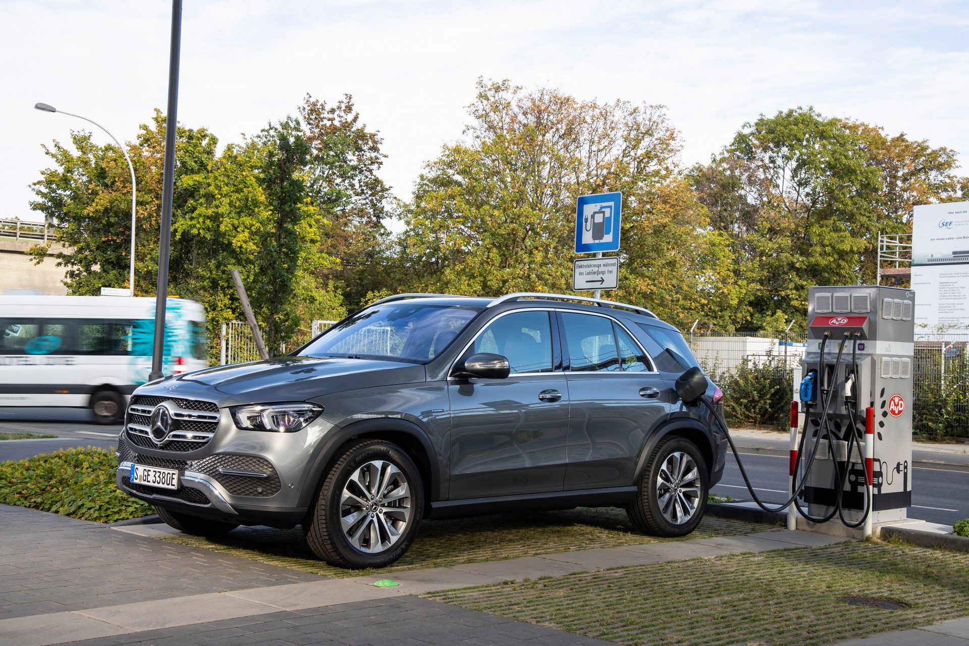 2019 Mercedes GLC 350e ve GLE 350de isimli iki hibrit model tanıtıldı