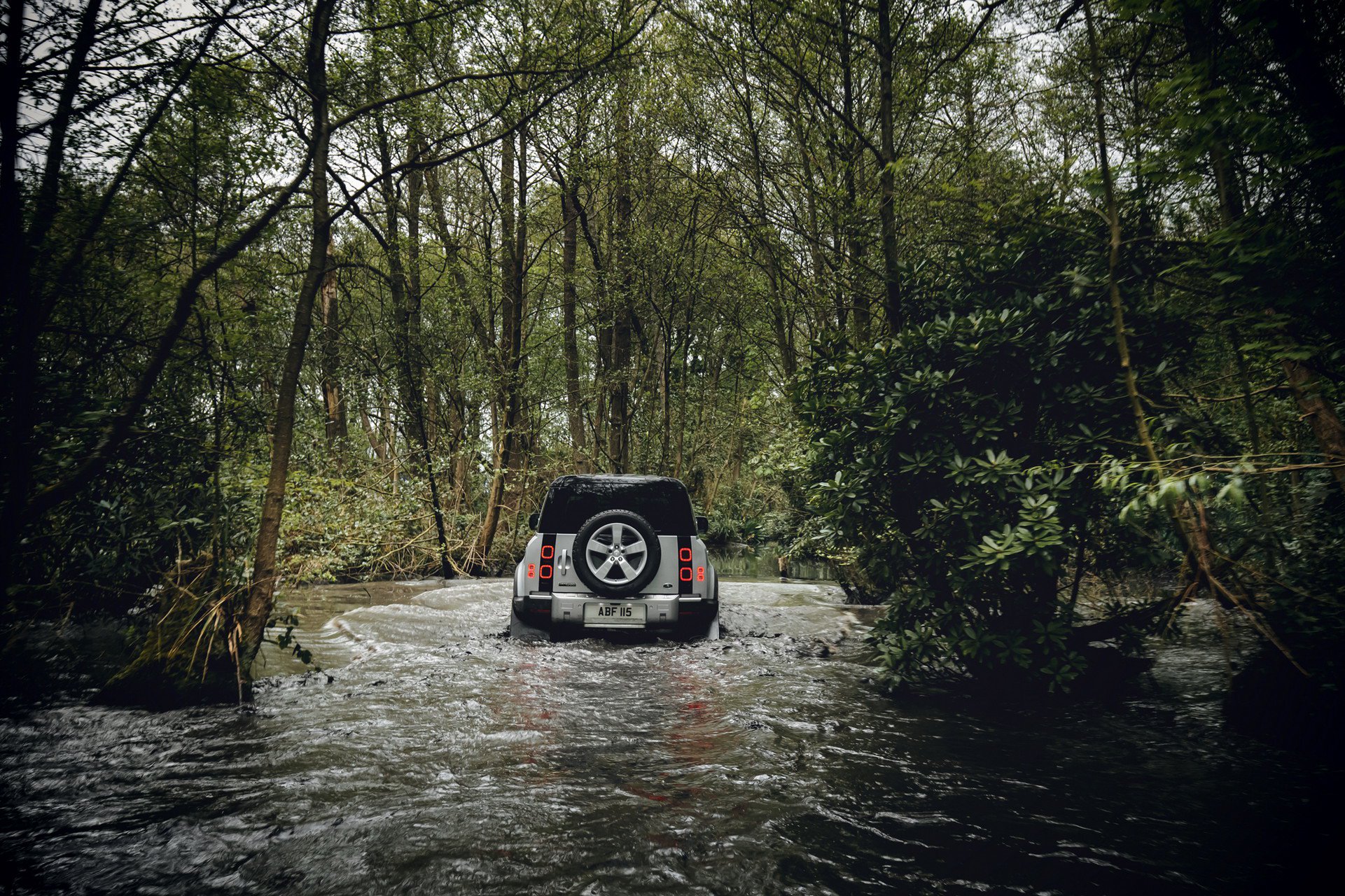 2020 Land Rover Defender, modern bir 4x4 olarak geri döndü