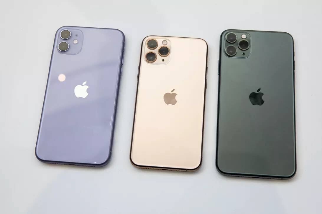 Yeni iPhone modellerinde ters kablosuz şarj özelliği iddiaya göre bilerek devre dışı bırakılmış