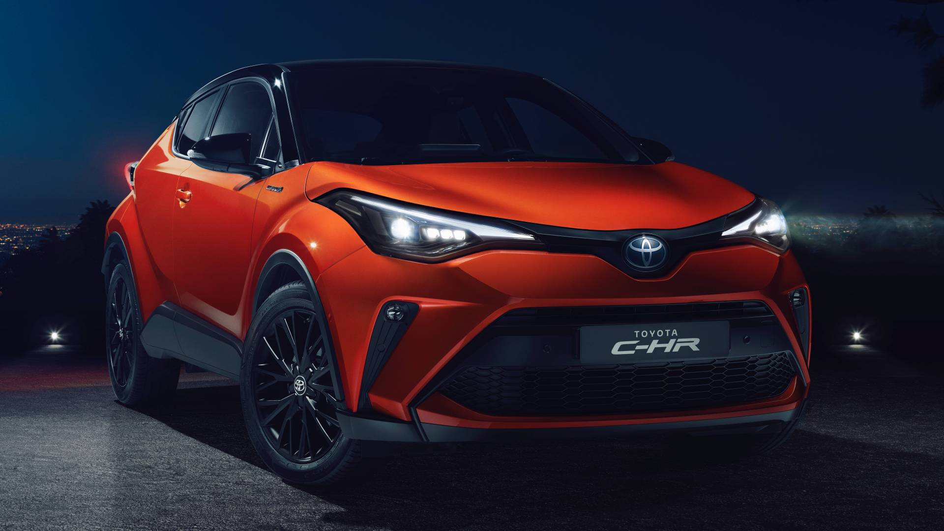 2020 Toyota C-HR, 184 beygirlik yeni hibrit motoruyla tanıtıldı