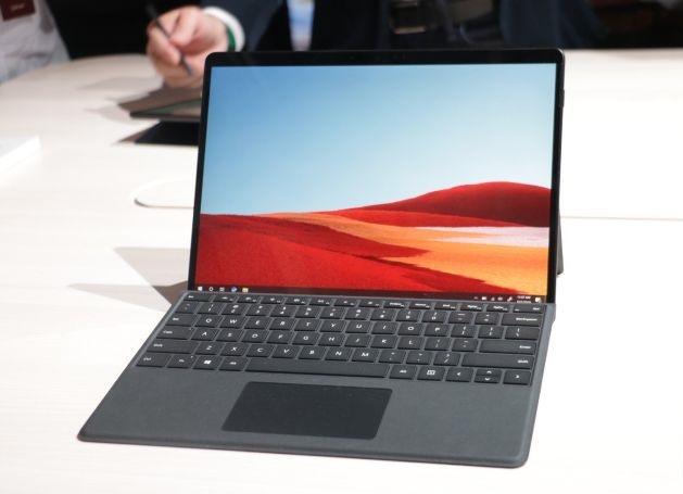 Özel ARM işlemcili Surface Pro X duyuruldu