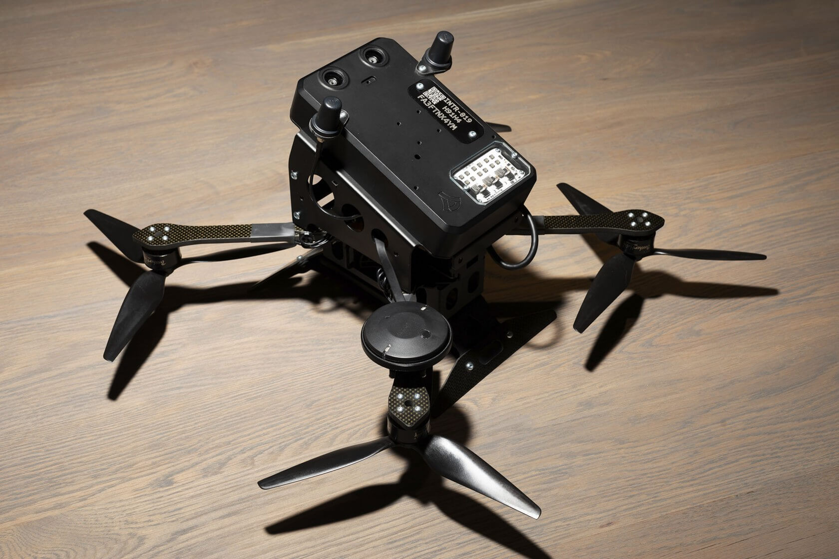 Interceptor dronu, düşman İHA’larını kaba kuvvetle imha ediyor