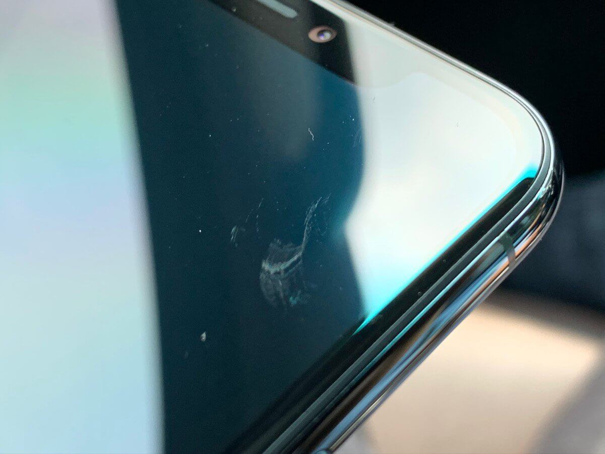 iPhone 11 kullanıcıları ekran camının kolay çizilmesinden şikayetçi