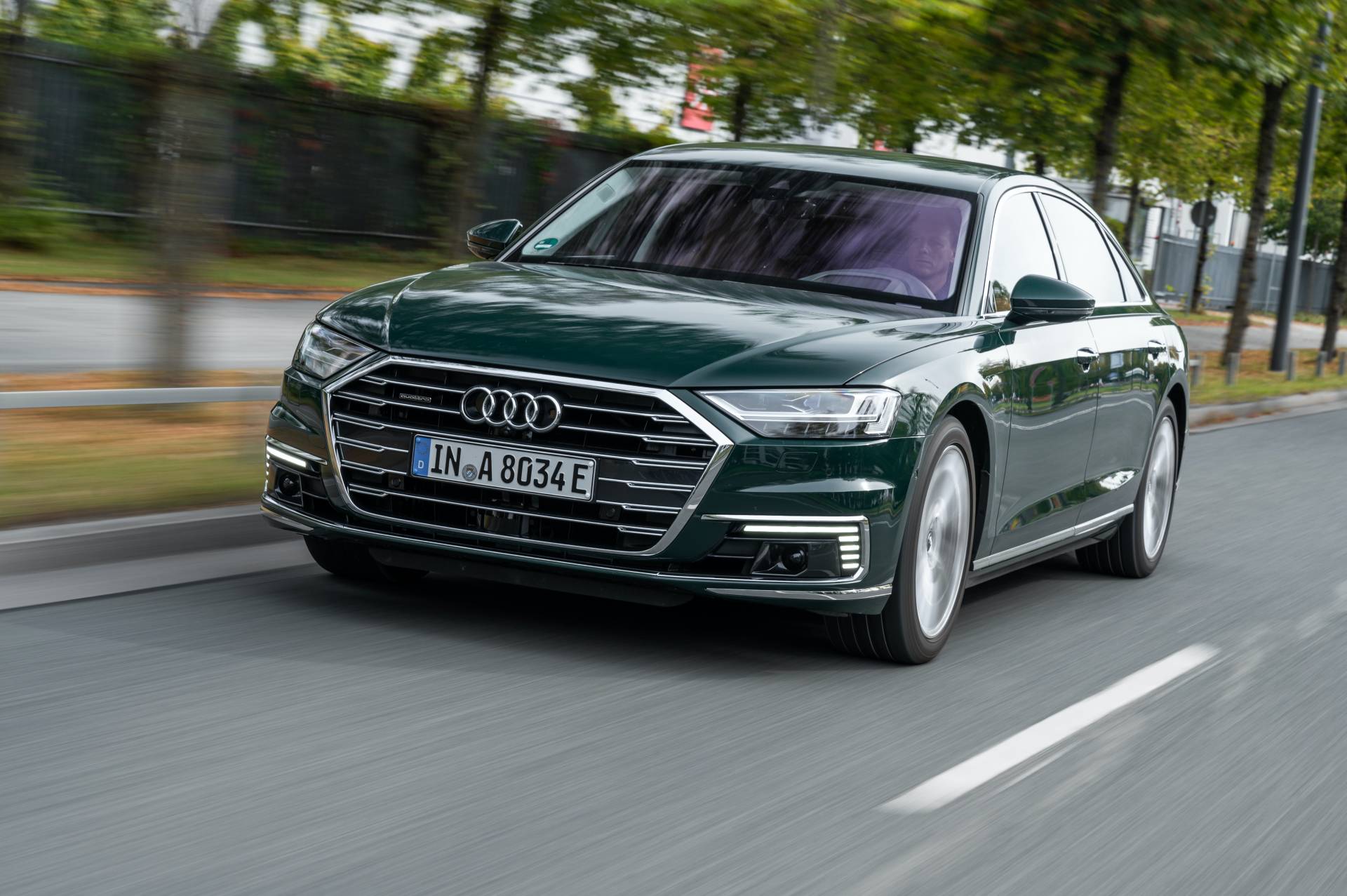 Audi'nin amiral gemisi elektriklendi: İşte plug-in hybrid motorlu A8 L