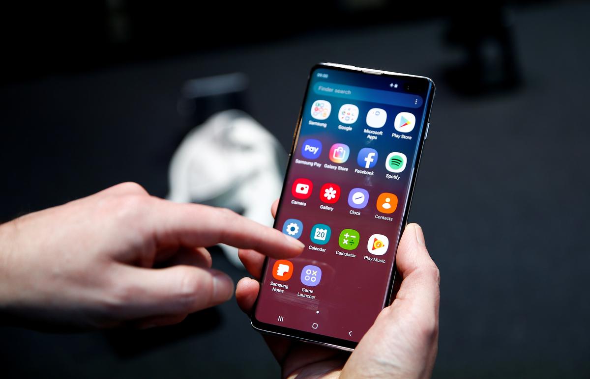 Samsung, Galaxy S10'daki parmak izi kilidi açığını düzeltecek