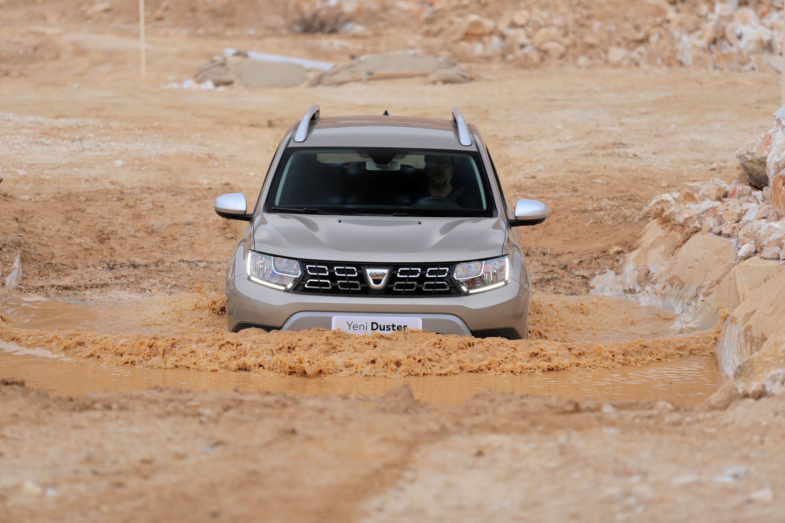 Dacia Duster yeni motor seçeneklerine kavuştu: İşte Türkiye fiyatları