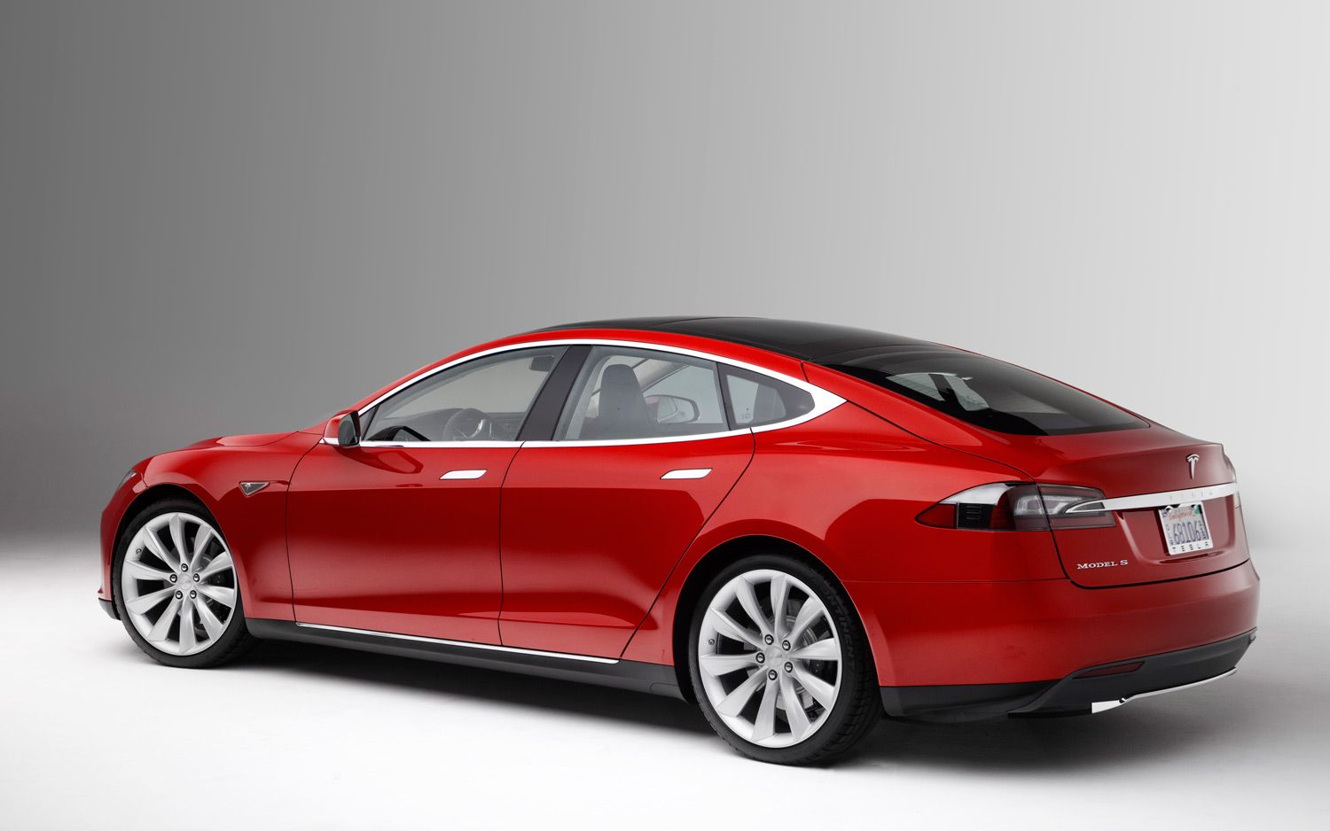 Tesla otomobillere güç ve menzil arttıran güncelleme geliyor
