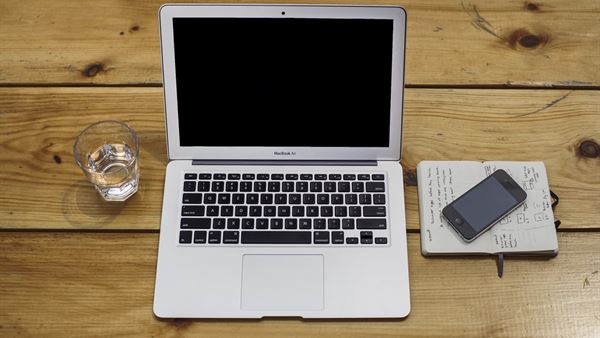internette gezinmek ve film izlemek