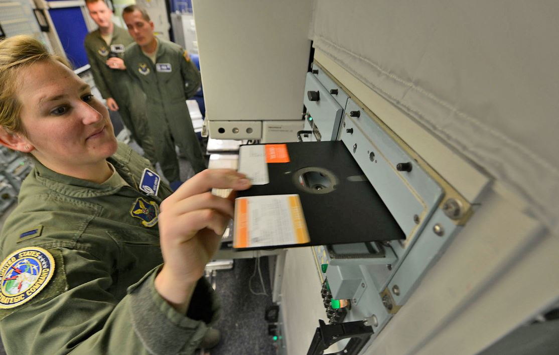 Pentagon'un nükleer savaş sistemleri, 50 yıllık 'disket' teknolojisini terk ediyor
