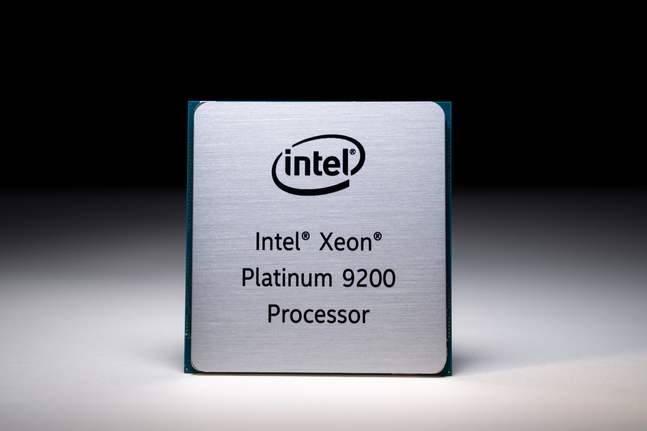 Intel eski yazılım kullanarak işlemcisinin EPYC yongasından %84’e kadar hızlı olduğunu iddia etti