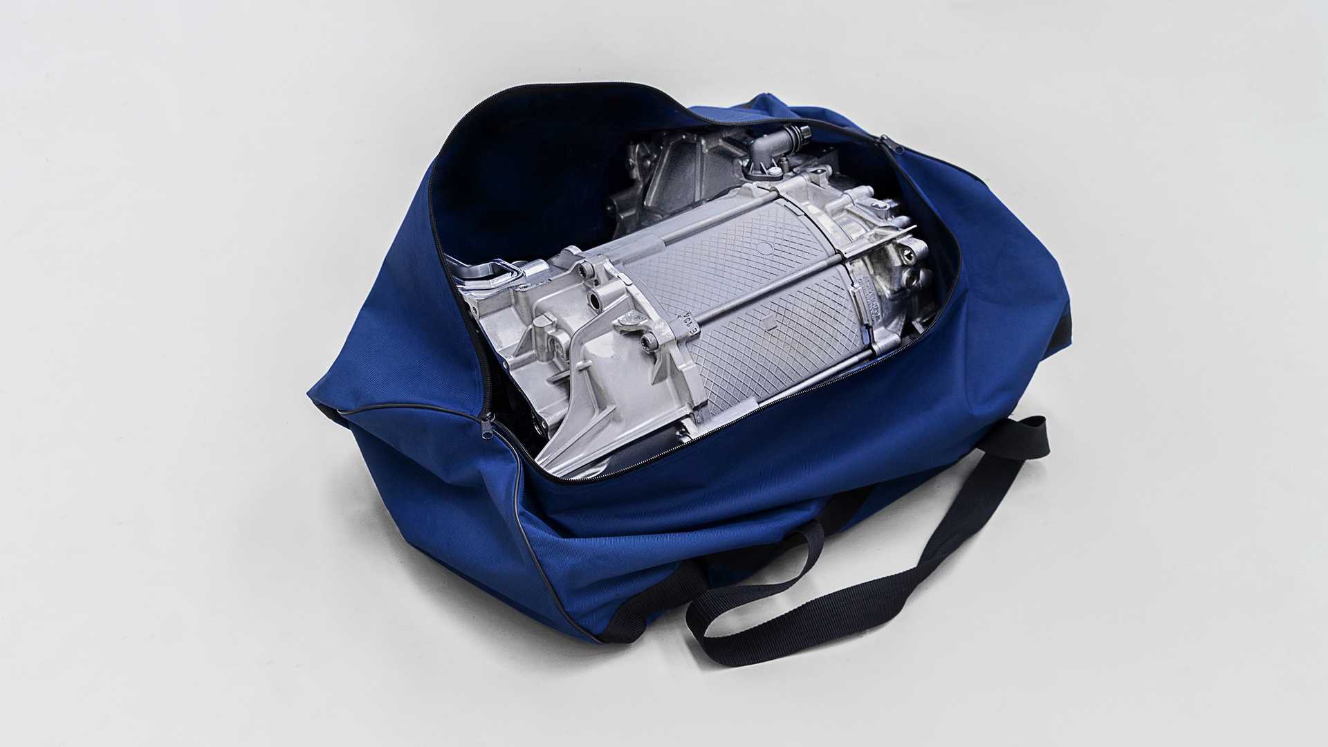 Volkswagen ID.3'ün elektrik motoru bir spor çantasına sığacak kadar küçük