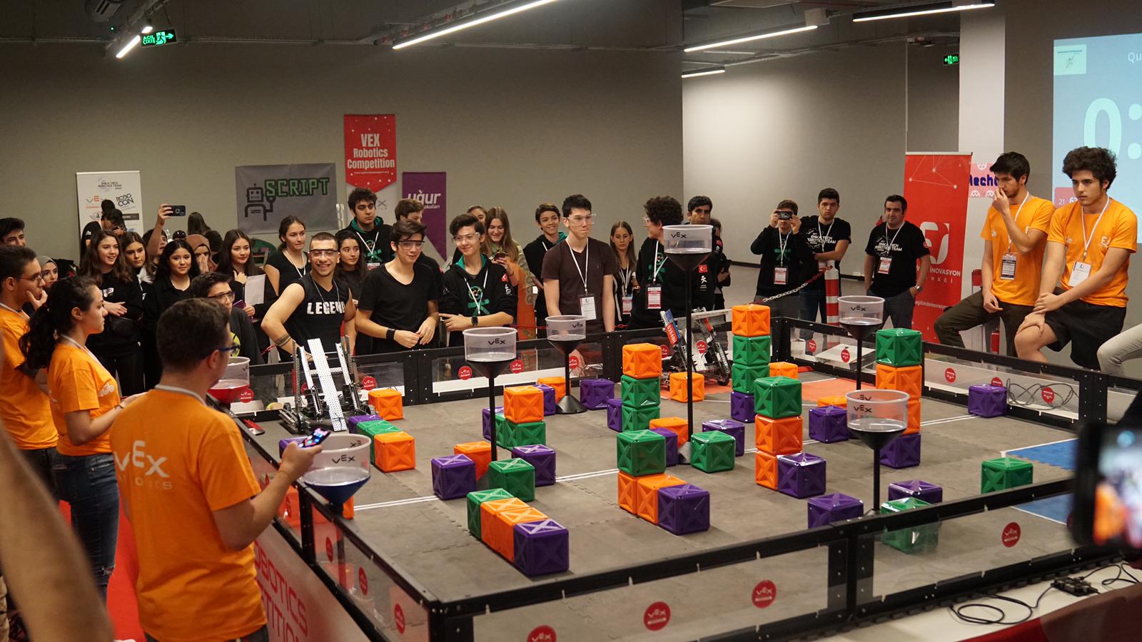 Dünyanın en büyük robotik turnuvası Nişantaşı Üniversitesi’ne konuk oldu