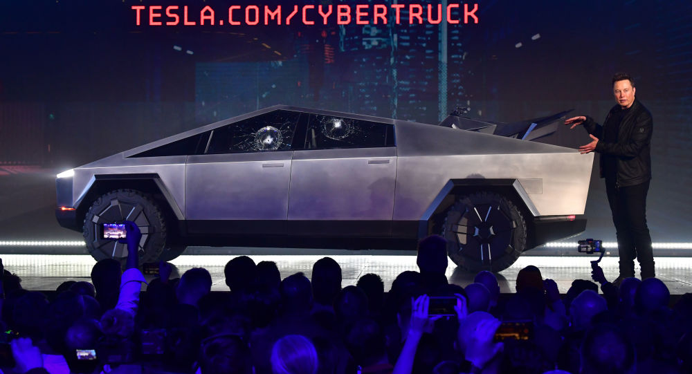 Elon Musk'a soğuk duş: Tesla Cybertruck'ın zırhlı camları ilk denemede kırıldı