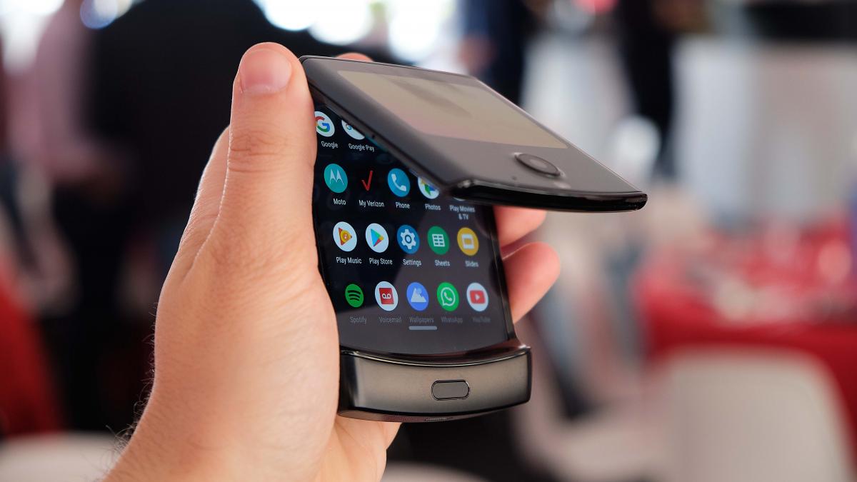 Samsung Galaxy Fold 2 kapaklı telefonlar gibi katlanacak