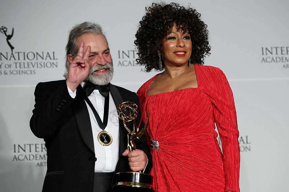 Haluk Bilginer’e büyük onur: Uluslararası Emmy ödülü kazandı