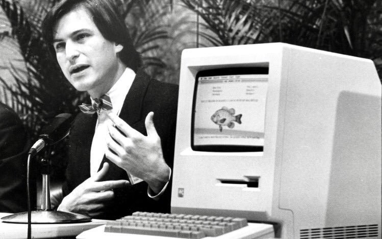 Steve Jobs imzalı Macintosh disketinin tahmini değeri 7500 dolar