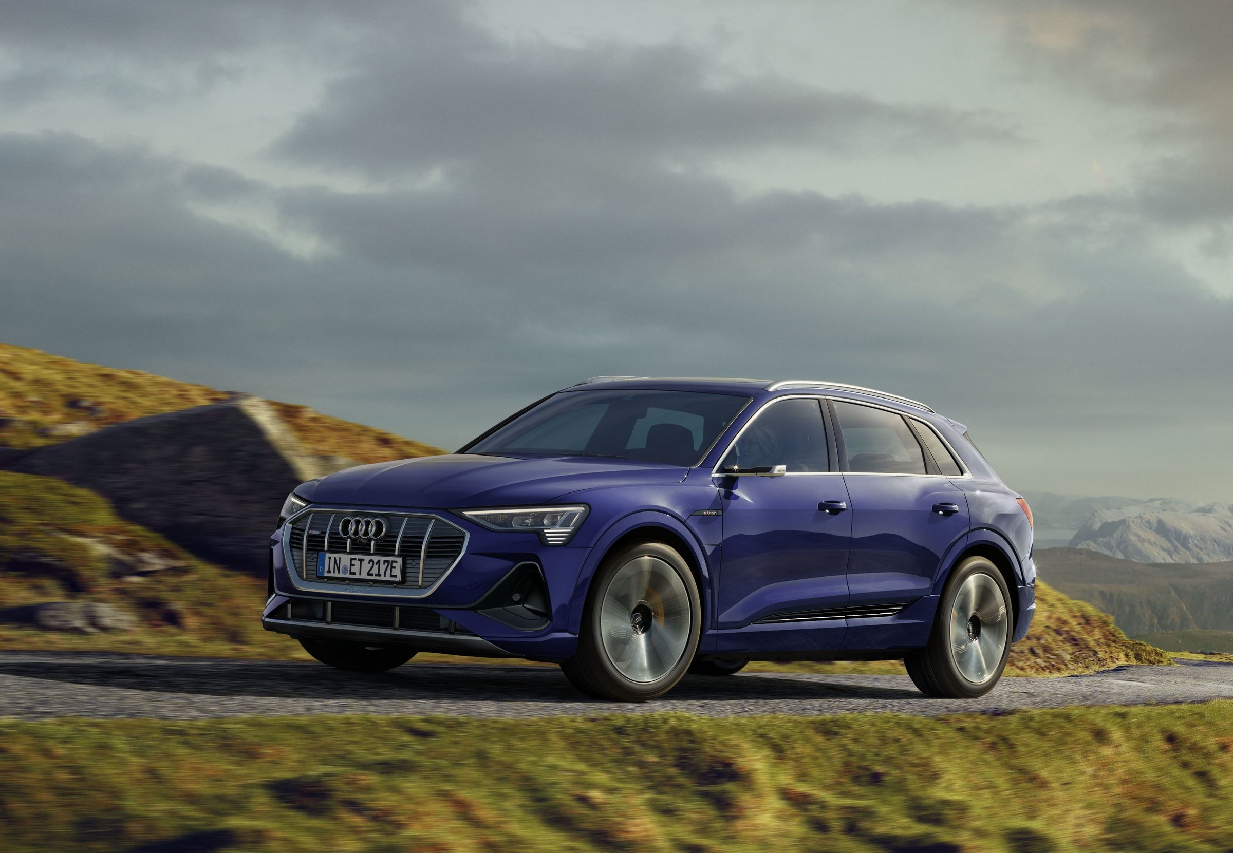 Audi e-tron elektrikli SUV'a fazladan 25 km menzil takviyesi