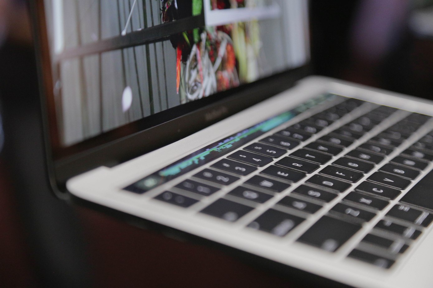 13 inçlik yeni MacBook Pro modelinde kapanma sorunu