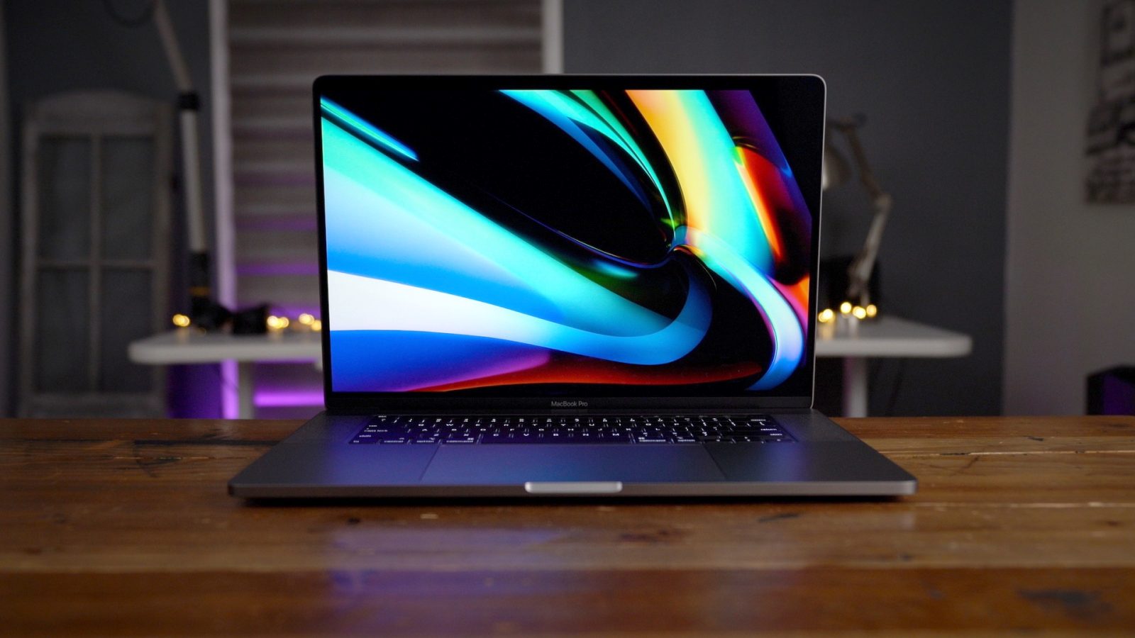 Apple’ın 16 inç MacBook Pro modelindeki hoparlör problemi yazılım güncellemesiyle çözülecek