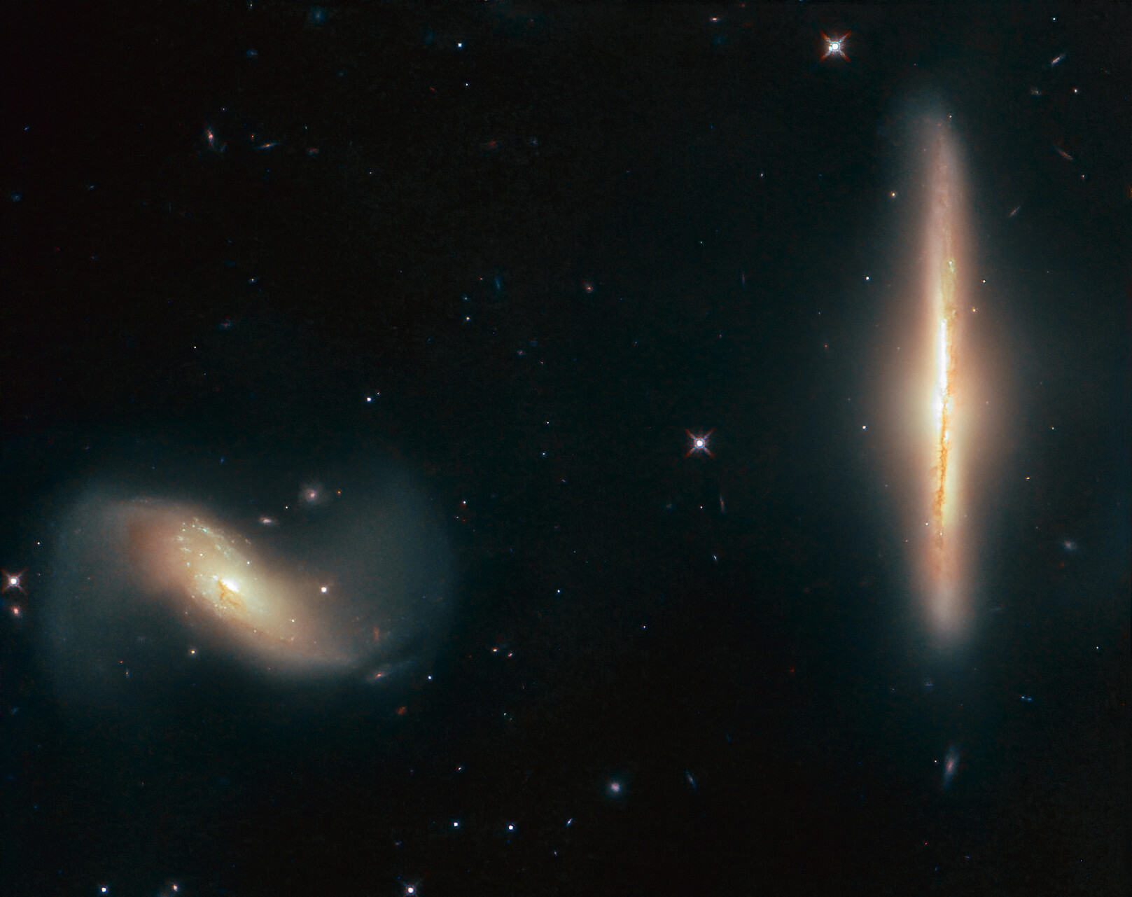 Hubble, 'yakın ilişkideki' iki galaksinin büyüleyici fotoğrafını yakaladı