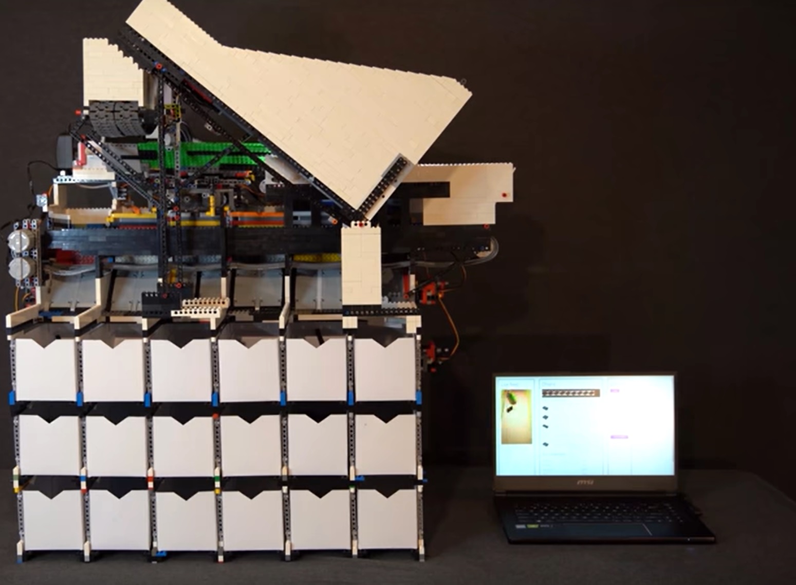 Yapay zekalı LEGO ayrıştırma makinesi ile tanışın