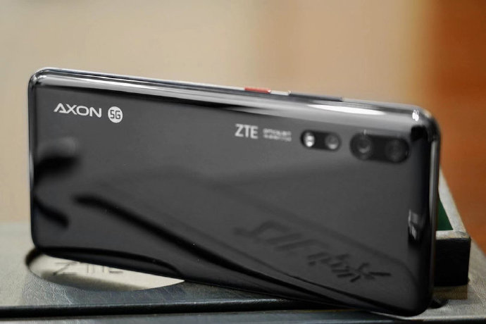 ZTE yeni akıllı telefonu Axon 10s Pro'nun görsellerini paylaştı