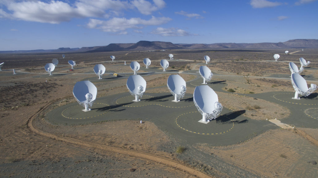Güney Afrika’daki MeerKAT teleskobu, evrenin geçmişine dair muhteşem bir görüntü yakaladı