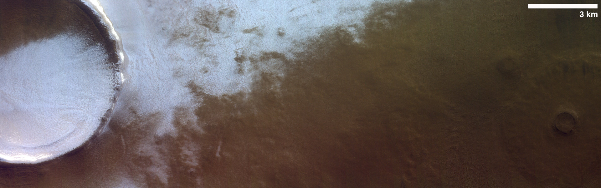 Mars'ta 'buzla kaplı' dev bir krater görüntülendi