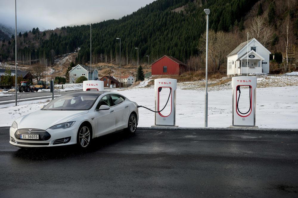 Norveç'te elektrikli araç satışları rekor seviyeye ulaştı: Lider Tesla Model 3
