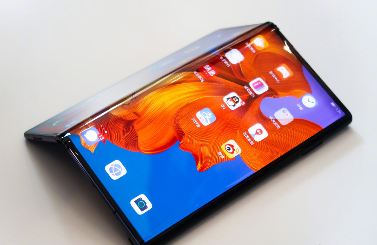 Katlanabilir Huawei Mate X'in satış rakamları açıklandı