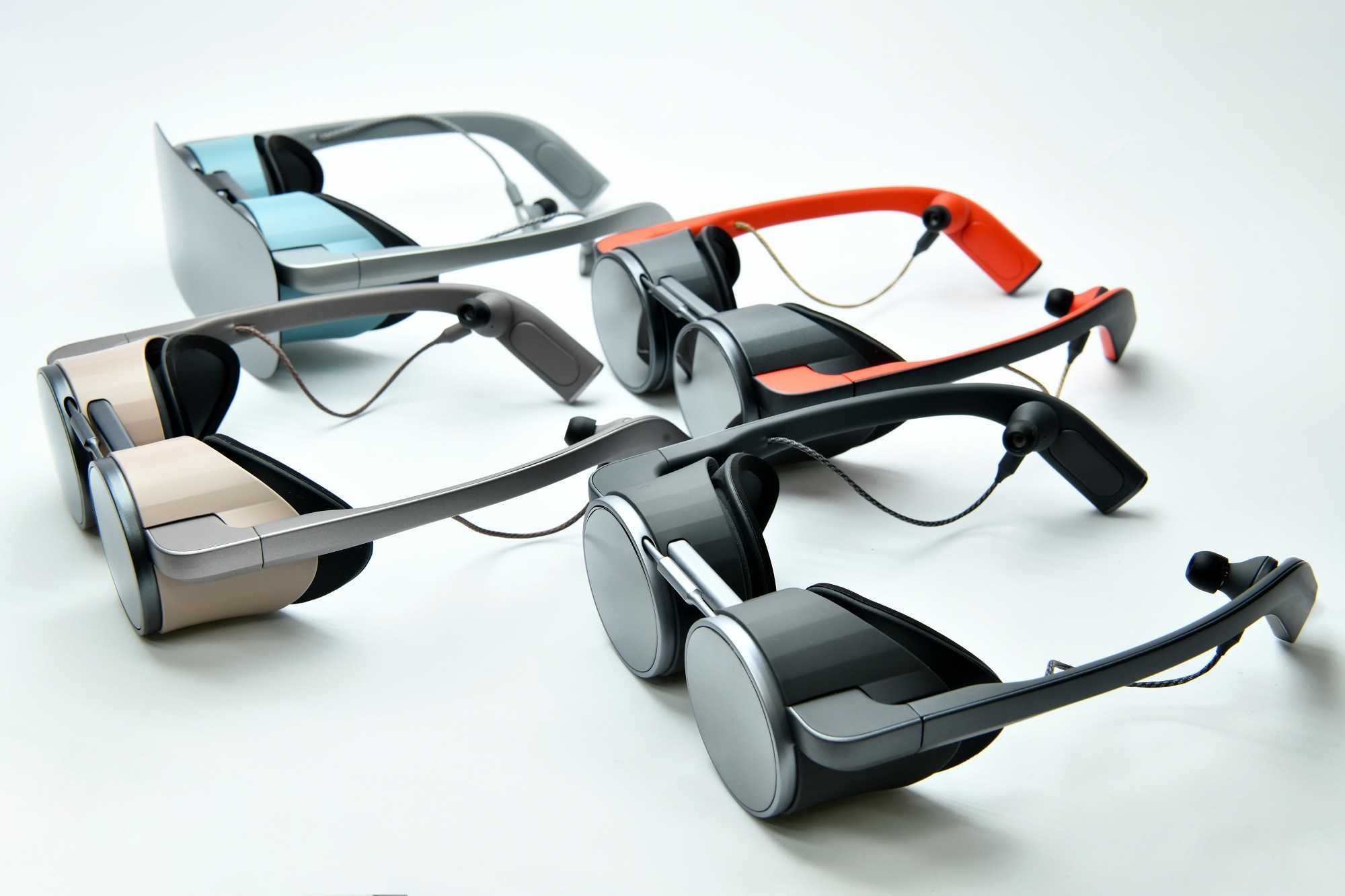 Panasonic ilgi çekici tasarıma sahip VR gözlüğünü duyurdu
