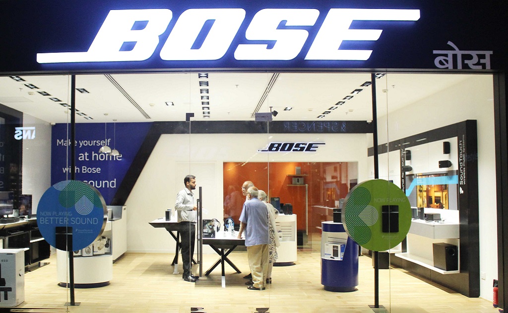 Bose fiziksel mağazalarının yarısını kapatıyor