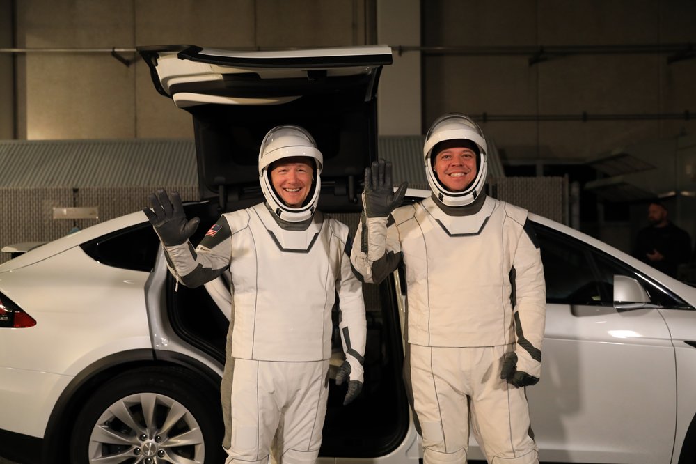 Tesla Model X, SpaceX astronotlarının resmi aracı oldu