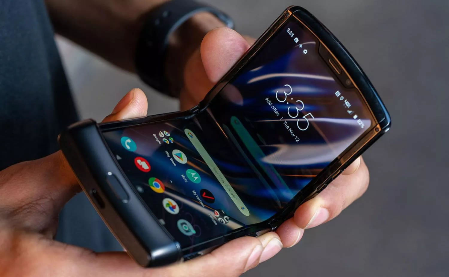 Motorola: Katlanabilir Razr 2019'un ekranında oluşacak bombeler normal karşılanmalı