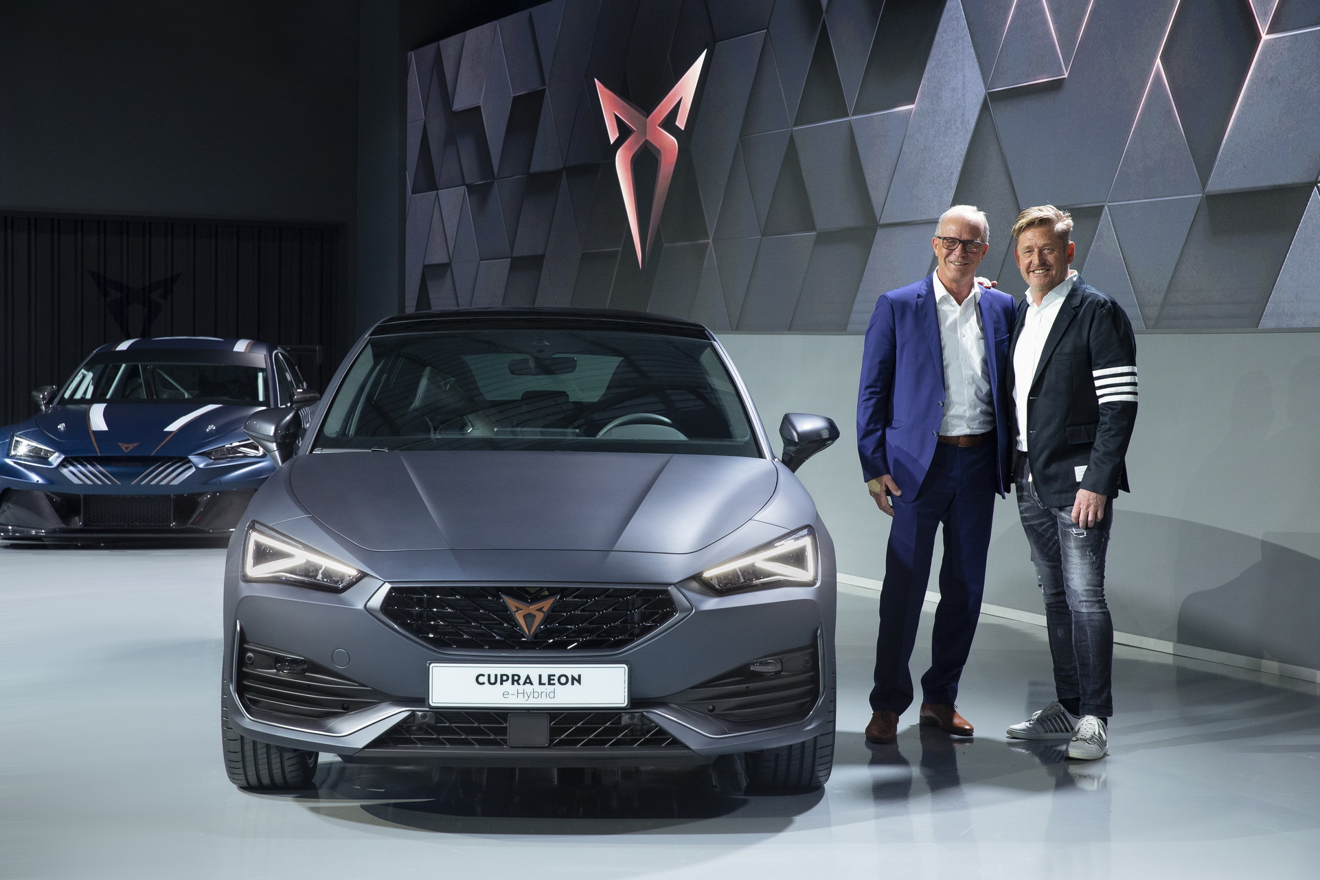 2020 Cupra Leon, hibrit ve 310 bg'lik station wagon versiyonlarıyla tanıtıldı