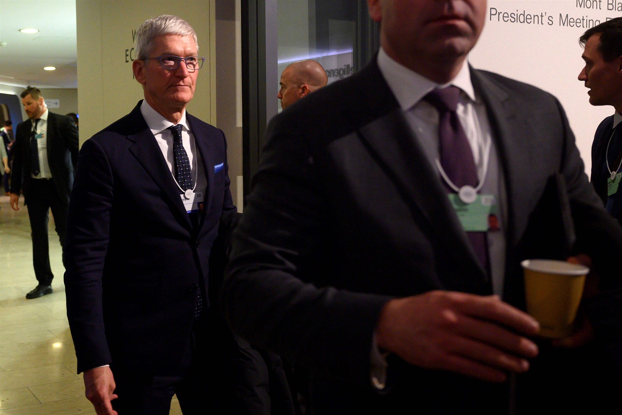 Apple CEO'su Tim Cook, peşine takılan Hintli adamdan şikayetçi oldu
