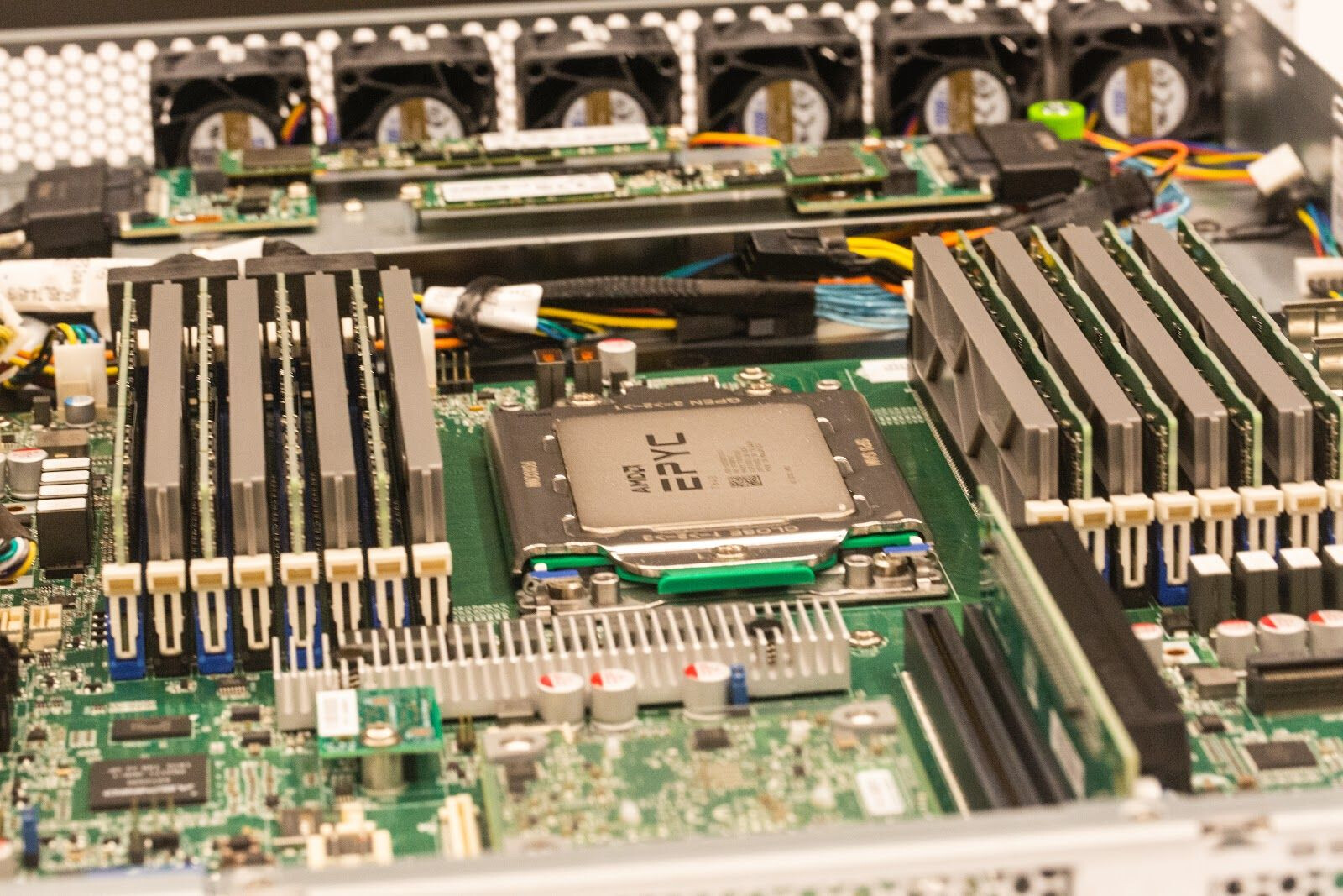Cloudflare yeni sunucularında Intel yerine AMD işlemciler kullanacak