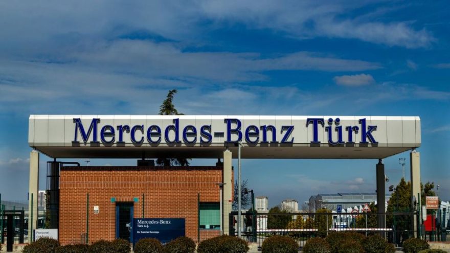 Mercedes-Benz Türk de üretime koronavirüs arası veriyor