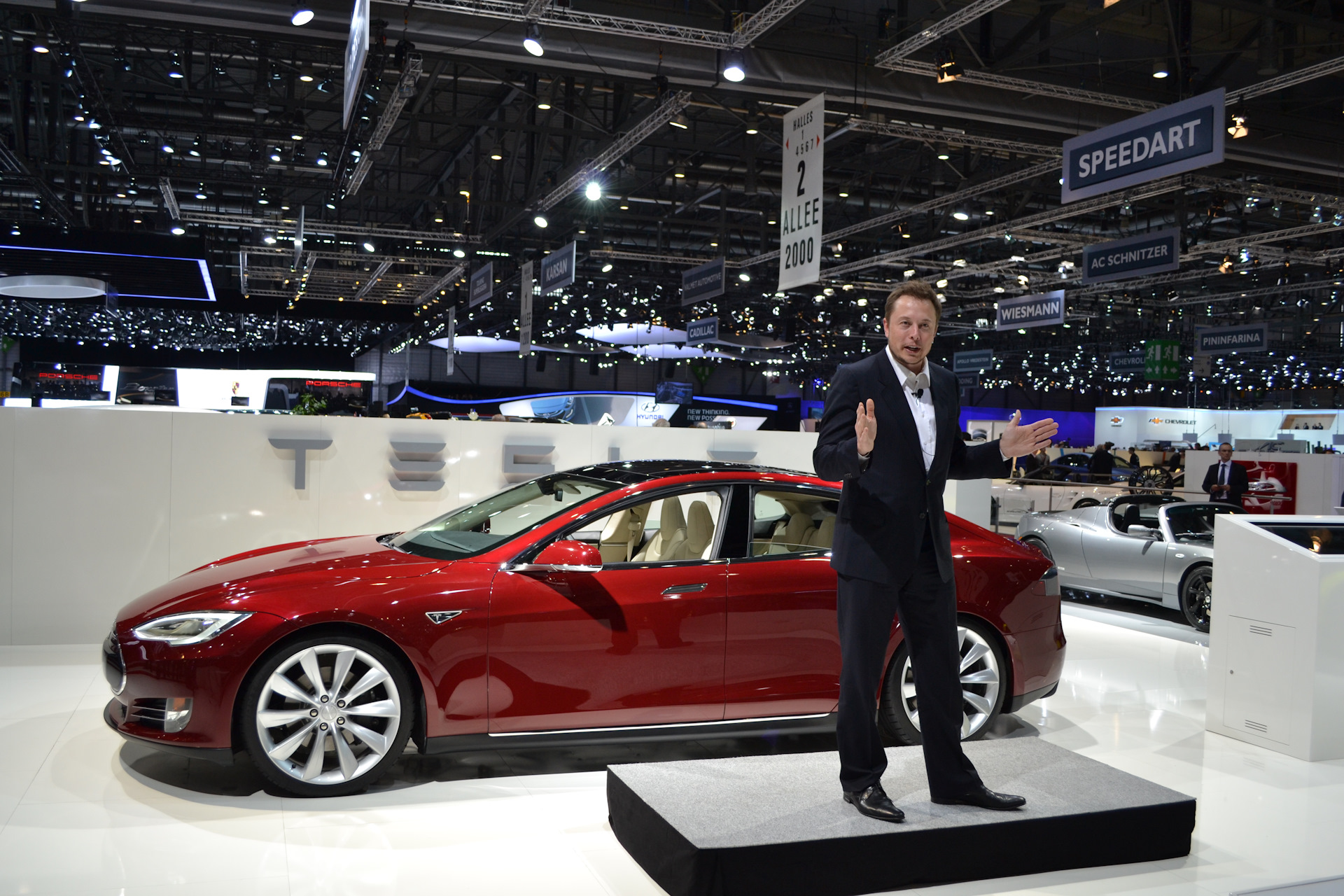 Sharp'tan elektrikli otomobil şirketi Tesla'ya patent davası