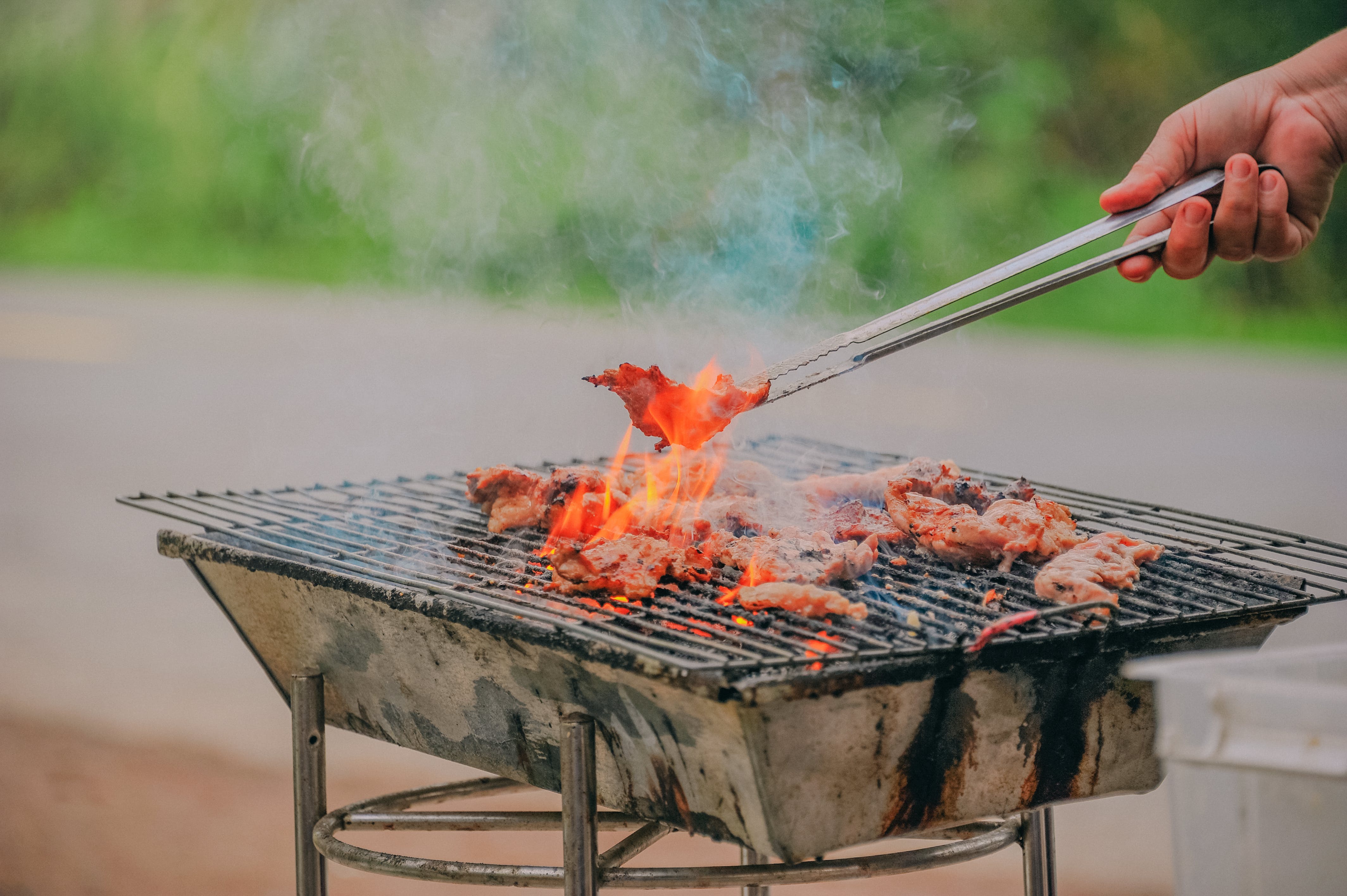 Koronavirüse yeni önlem: Mangal, berber ve kuaför yasak