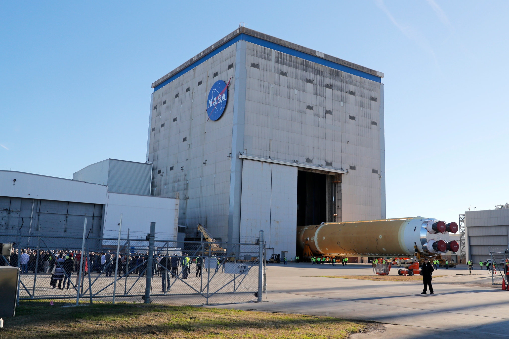 Koronavirüs, NASA'nın insanlı Ay programını da vurdu