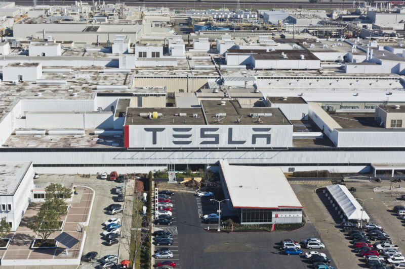 Tesla, 2020'ye iyi giriş yaptı: İlk çeyrek satışları beklenenin üzerinde