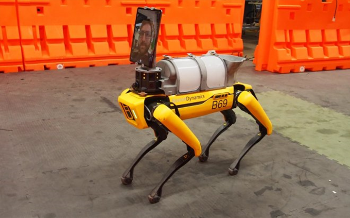 Boston Dynamics'in robot köpeği Spot, doktorları COVID-19'dan koruyor