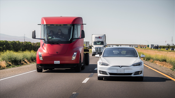 Tesla Semi'nin üretimi yine ertelendi