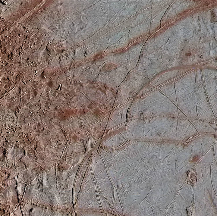 NASA, Jüpiter'in uydusu Europa'nın 90'lı yıllardaki görüntülerini yeniden işledi