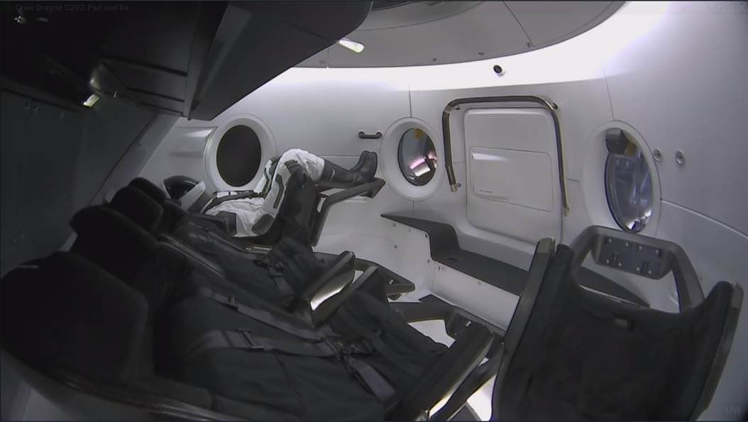 SpaceX'in uzaya fırlatacağı astronotlar, tarihi uçuş öncesinde karantinaya alındı