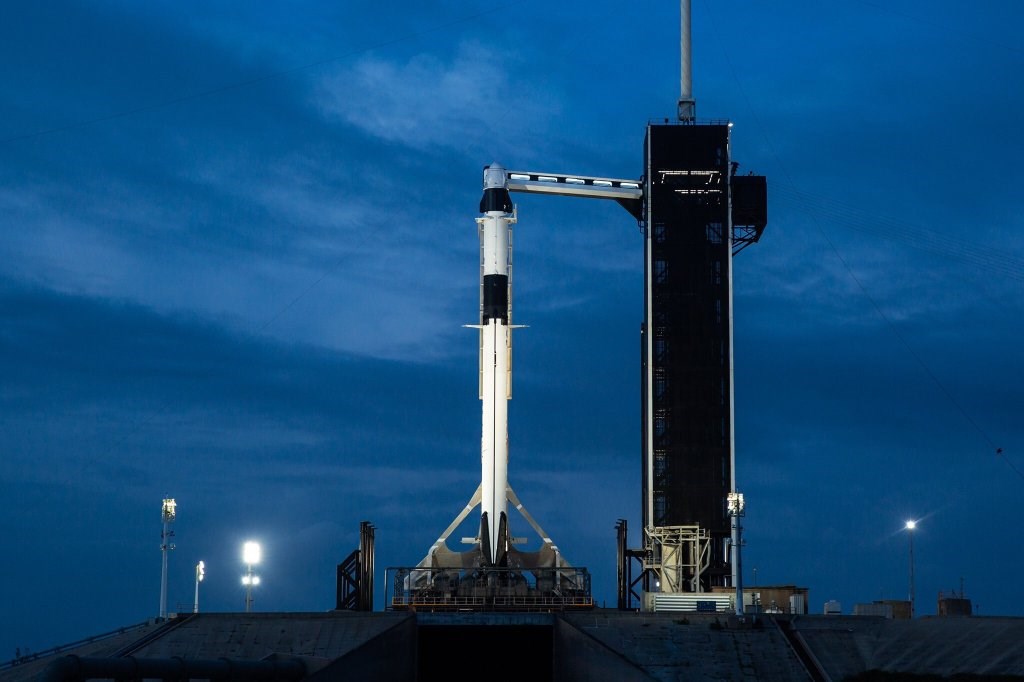 SpaceX ilk kez uzaya astronot fırlattı! Canlı yayın devam ediyor