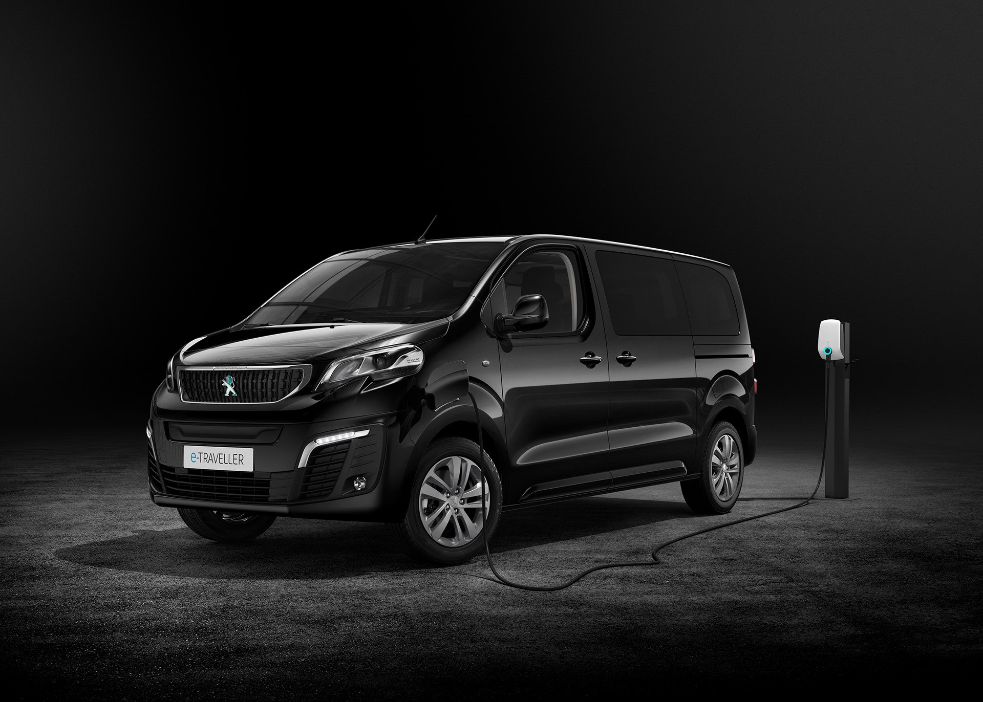 Elektrikli Peugeot e-Traveller tanıtıldı