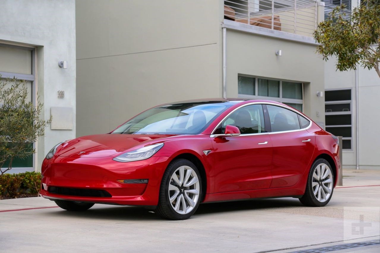 Tesla'nın başı Model 3'teki boya sorunlarıyla dertte