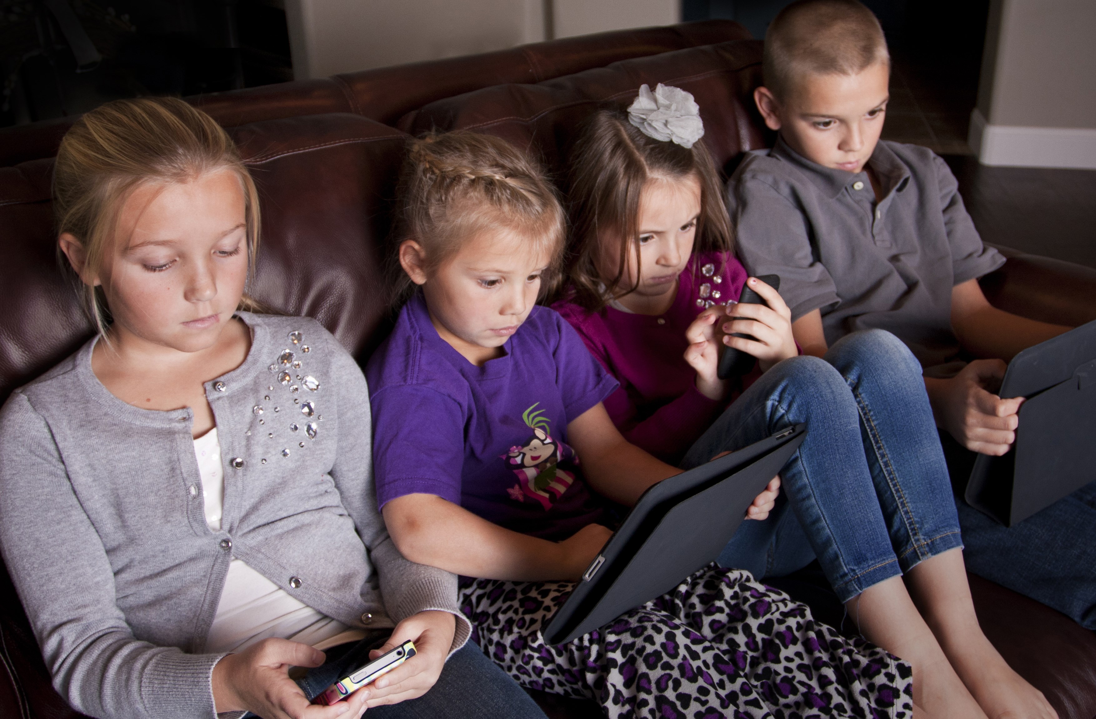 4-15 yaş arası çocuklar günde 80 dakika TikTok videoları izliyor